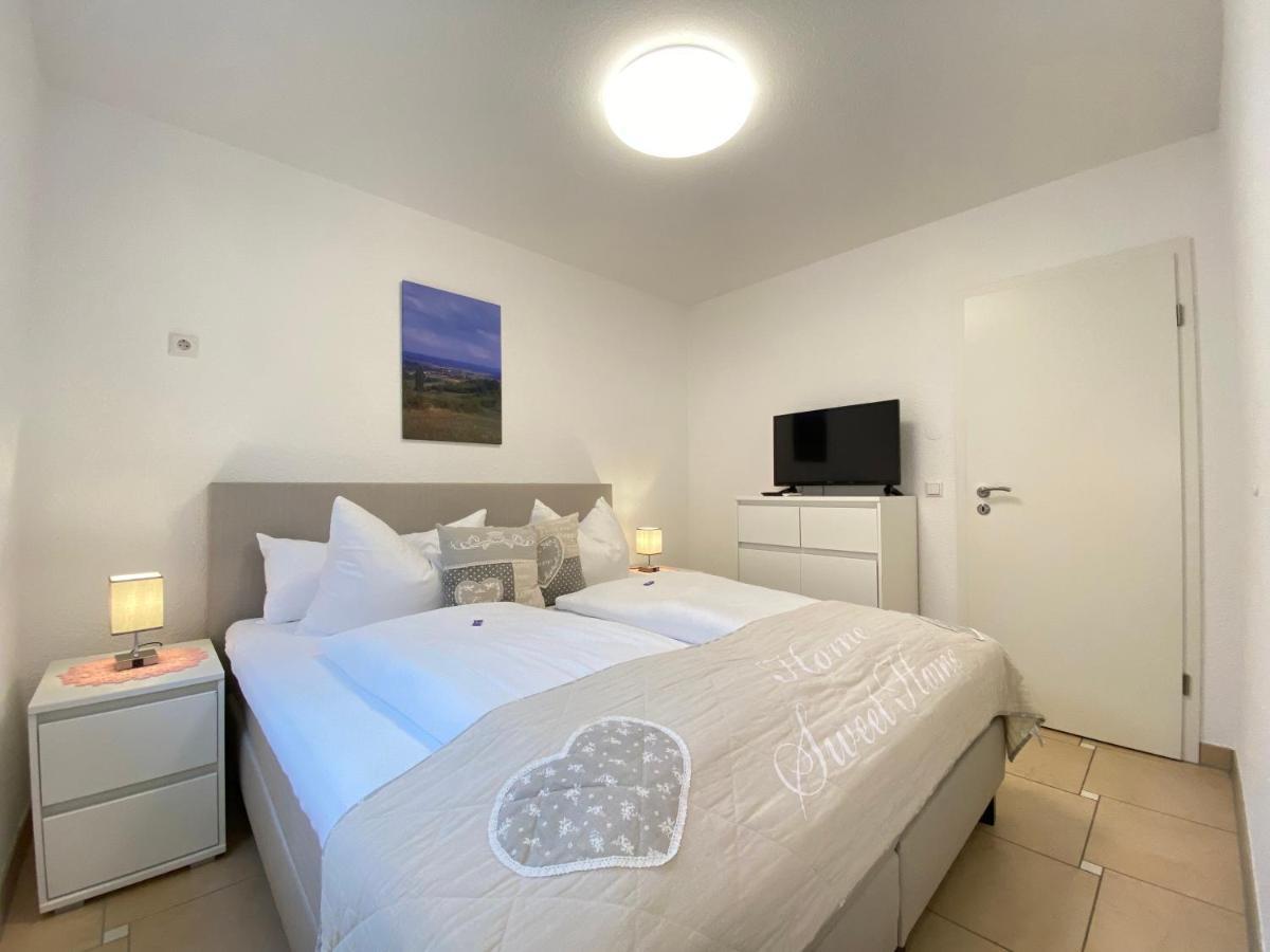 2 Zimmer Apartment, 70 Qm, Max 4 Pers, Private Terasse, 2 Parkplaetze, Internet 250 Mbit 가르트링겐 외부 사진