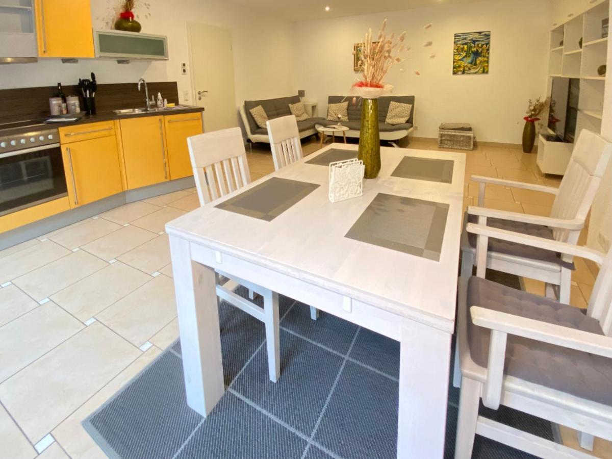 2 Zimmer Apartment, 70 Qm, Max 4 Pers, Private Terasse, 2 Parkplaetze, Internet 250 Mbit 가르트링겐 외부 사진
