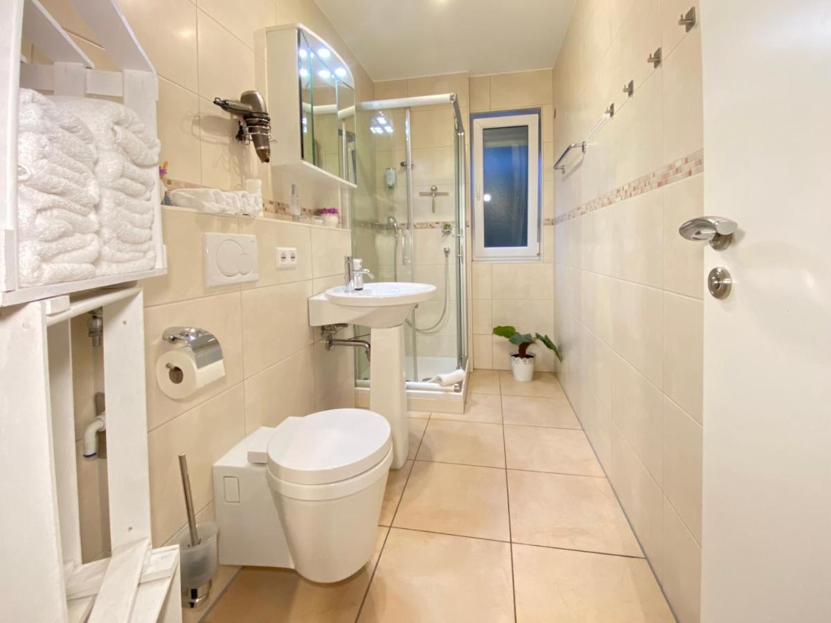 2 Zimmer Apartment, 70 Qm, Max 4 Pers, Private Terasse, 2 Parkplaetze, Internet 250 Mbit 가르트링겐 외부 사진